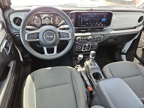Used 2025 Jeep Wrangler Unlimited Sahara AWD/4WD image 10