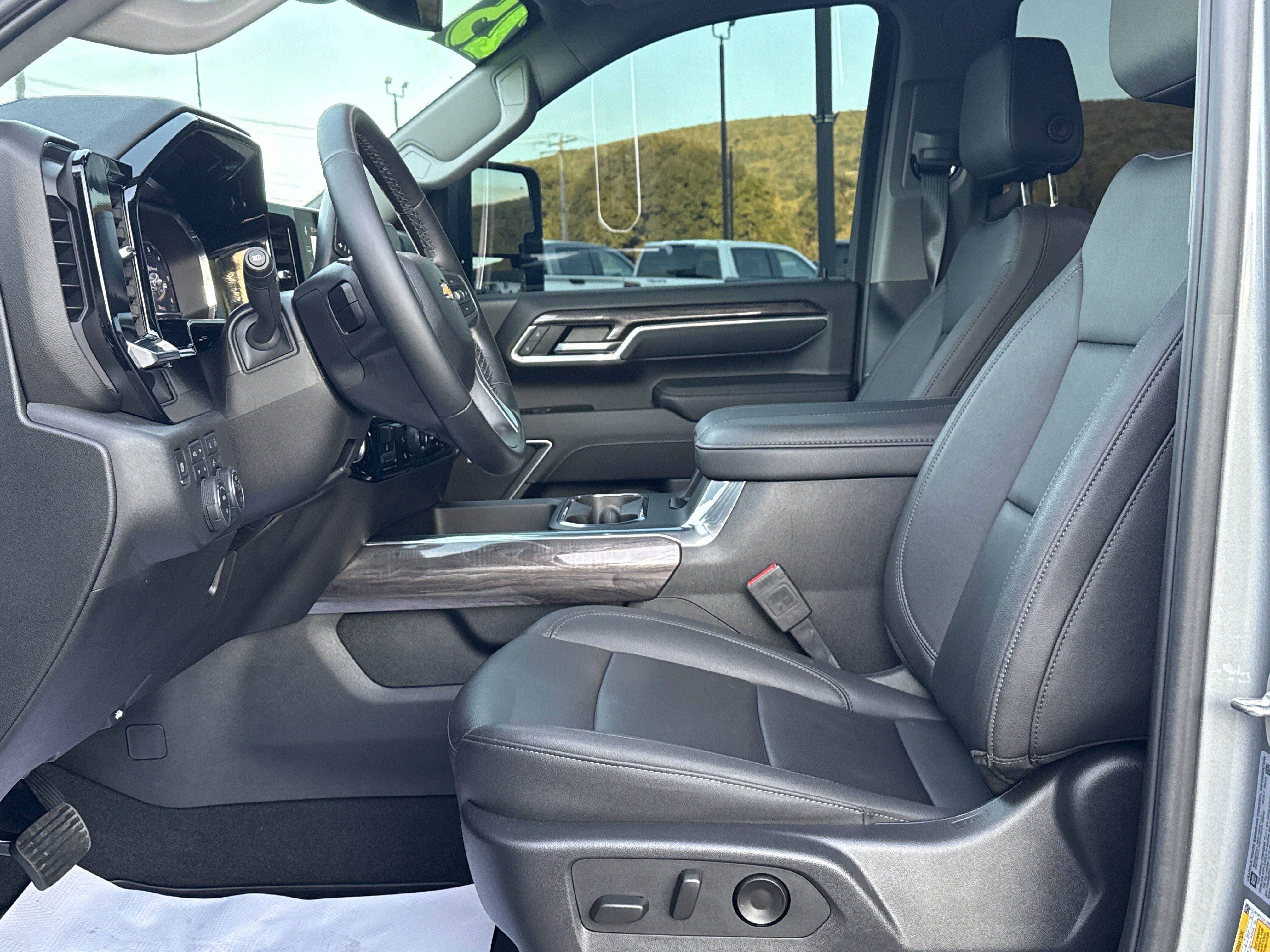 Used 2025 Chevrolet Silverado 3500 LTZ w/ LTZ Convenience Package AWD/4WD image 12