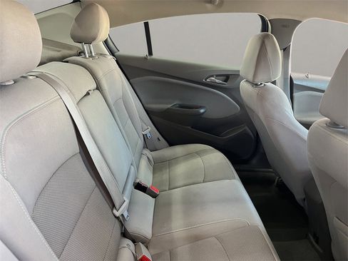 Used 2018 Chevrolet Cruze LT w/ Convenience Package image 17