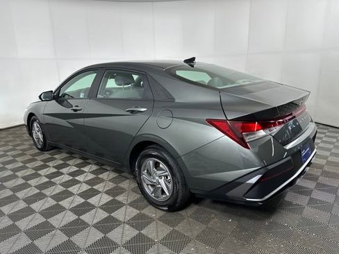 Certified 2025 Hyundai Elantra SE w/ Cargo Package image 5