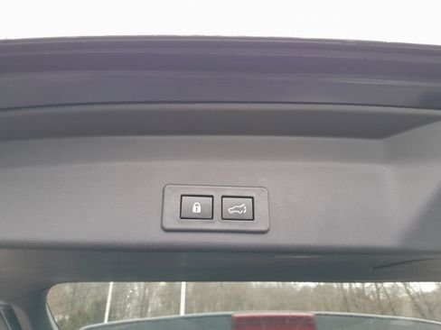 Used 2023 Subaru Ascent Premium w/ Convenience Package image 38