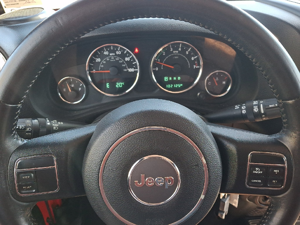 Used 2015 Jeep Wrangler Unlimited Sahara w/ Dual Top Group AWD/4WD image 21