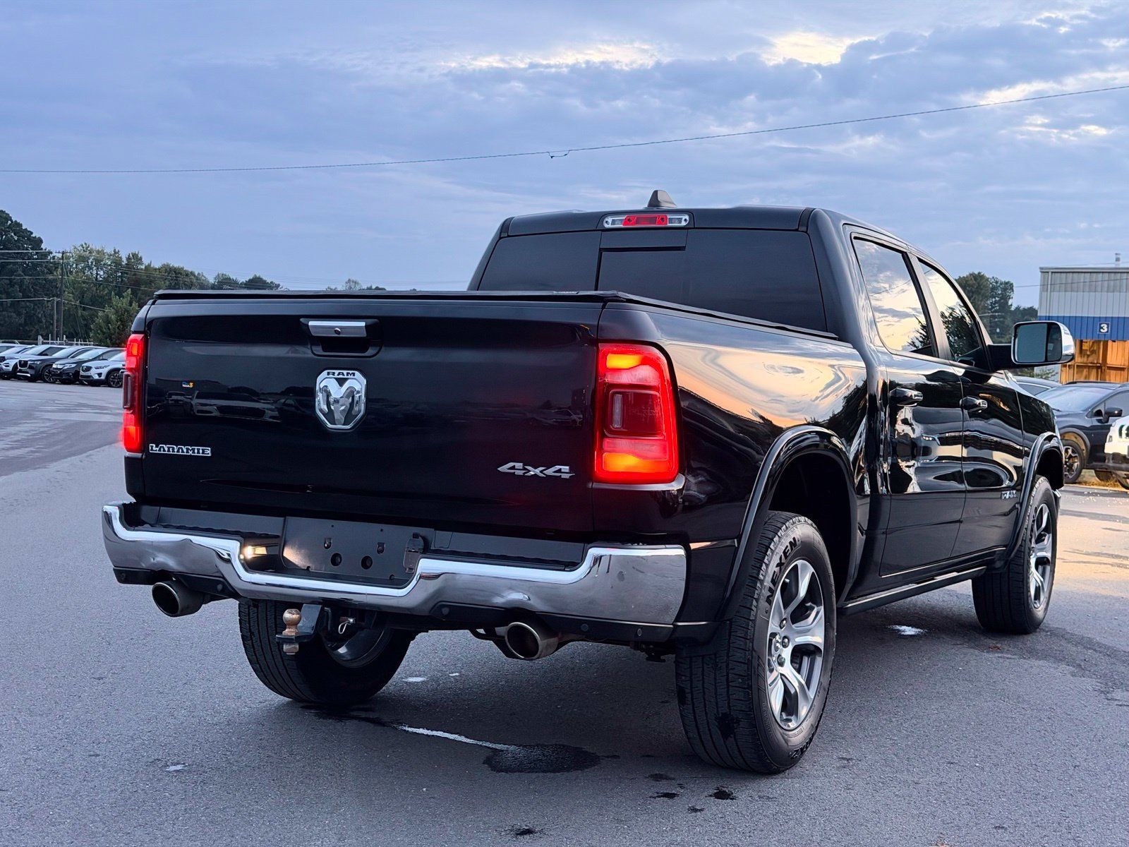Used 2019 RAM 1500 Laramie AWD/4WD image 12