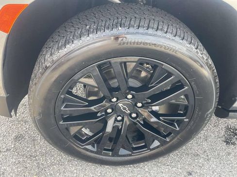 Used 2024 Chevrolet Tahoe Premier RWD image 11