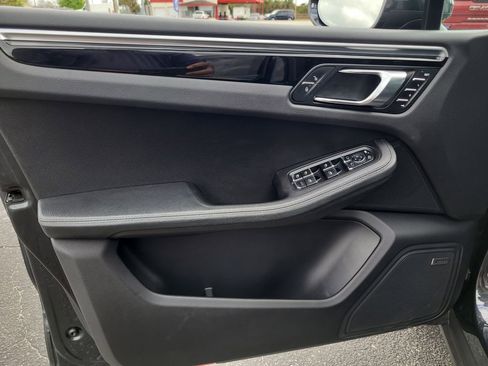 Used 2018 Porsche Macan Base image 14