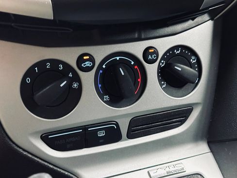 Used 2014 Ford Focus SE w/ SE Winter Package FWD image 37