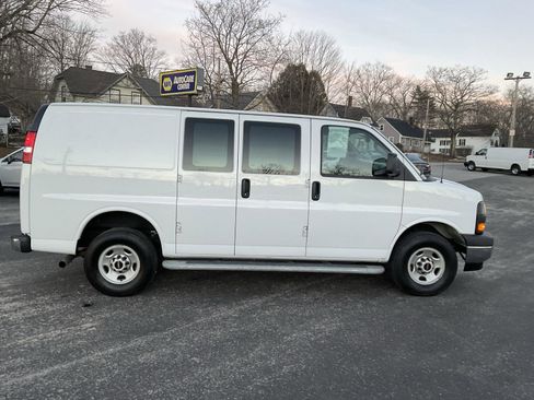 Used 2024 GMC Savana 2500 w/ Driver Convenience Package image 6