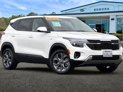 Used 2024 Kia Seltos LX AWD/4WD image 2