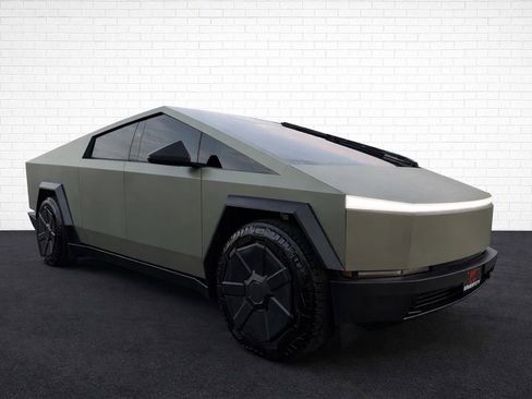 Used 2024 Tesla Cybertruck AWD Crew Cab image 3