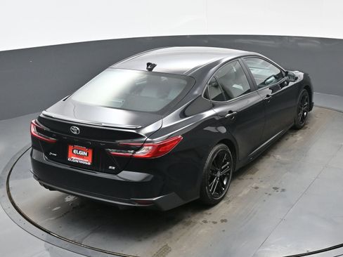 Used 2025 Toyota Camry SE image 39