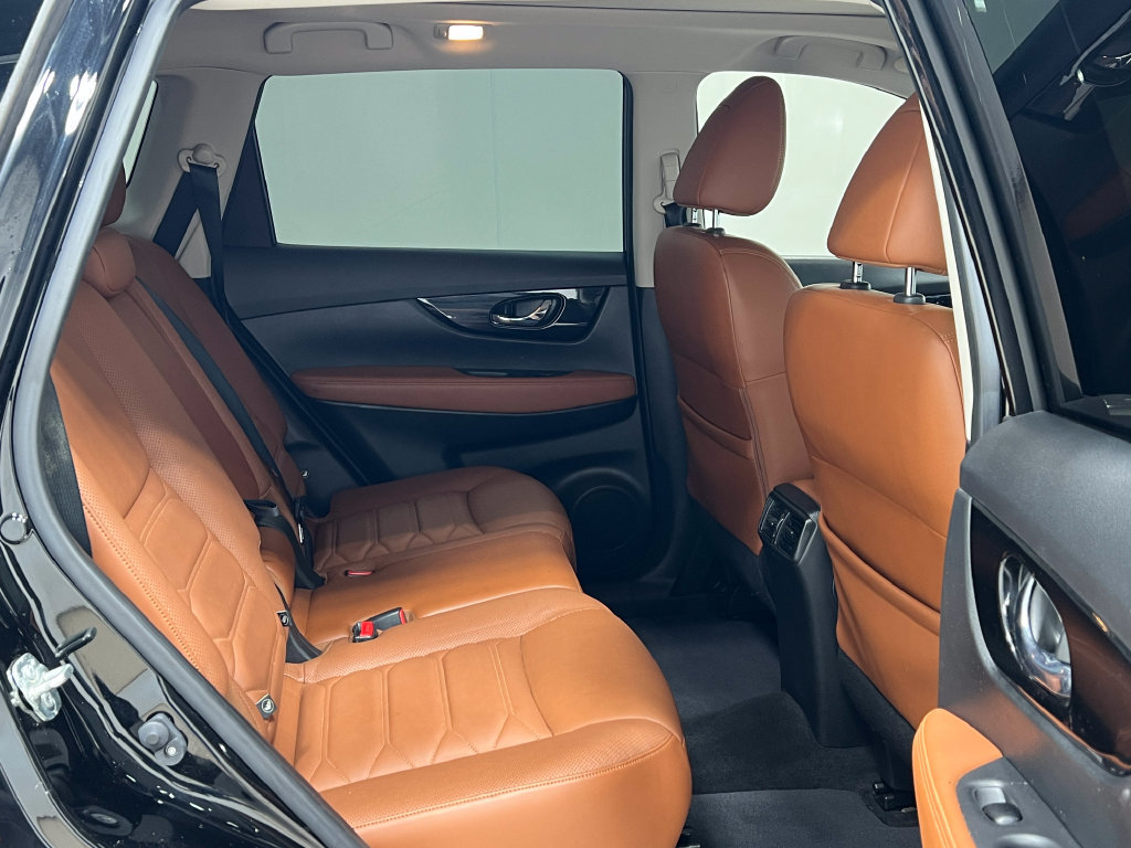 Used 2018 Nissan Rogue SL w/ Premium Package AWD/4WD image 32