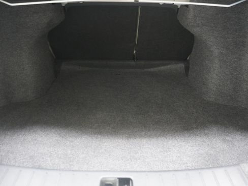 Used 2015 Nissan Versa FWD image 21