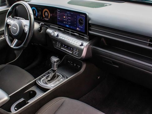 Used 2025 Hyundai Kona SEL image 41