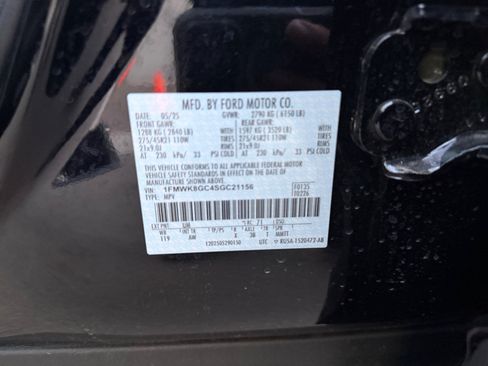 Used 2025 Ford Explorer ST AWD/4WD image 33