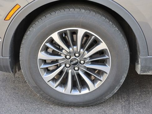 Used 2022 Lincoln Nautilus Reserve image 10