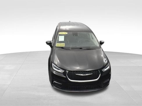 Used 2024 Chrysler Pacifica Limited FWD image 35