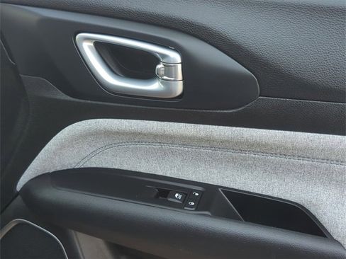 Certified 2022 Jeep Compass Latitude w/ Convenience Group image 35