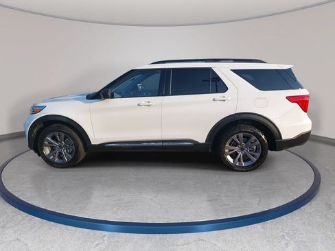Used 2023 Ford Explorer XLT w/ Equipment Group 202A AWD/4WD image 8