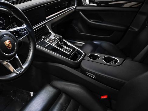 Used 2019 Porsche Panamera image 19