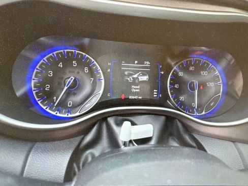 Used 2018 Chrysler Pacifica Touring Plus w/ Tire & Wheel Group FWD image 19