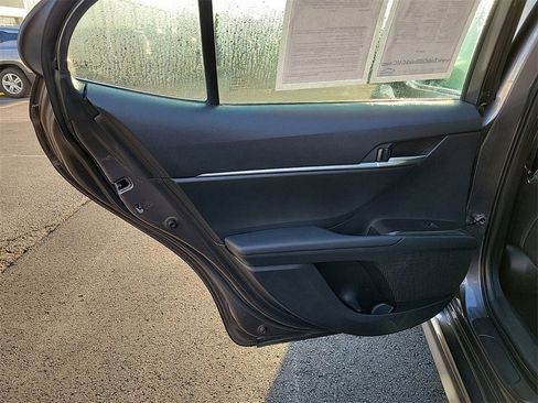 Used 2023 Toyota Camry SE image 13