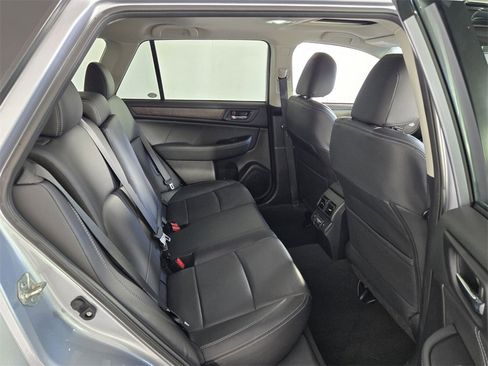 Used 2018 Subaru Outback 3.6R Limited image 16