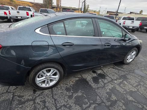 Used 2018 Chevrolet Cruze LT FWD image 5