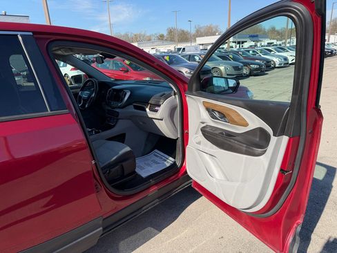 Used 2018 GMC Terrain SLE image 9