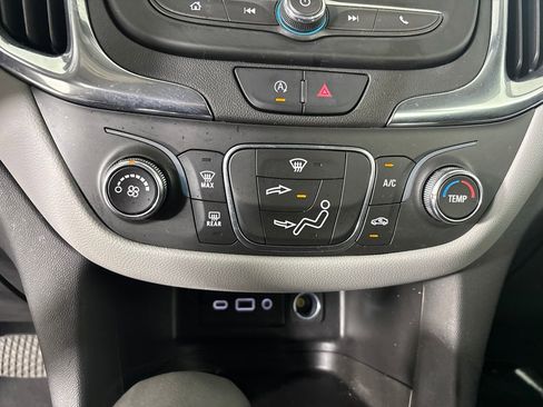 Used 2022 Chevrolet Equinox LT FWD image 12