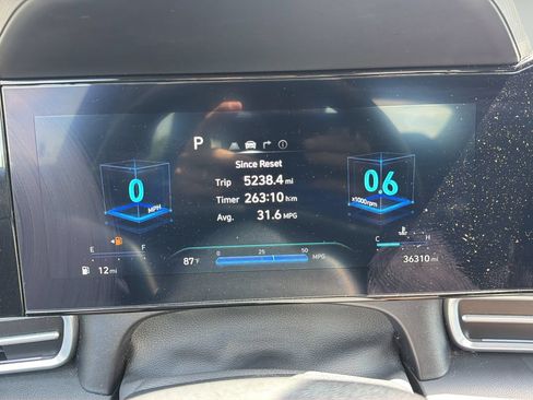 Certified 2024 Hyundai Elantra SEL FWD image 28