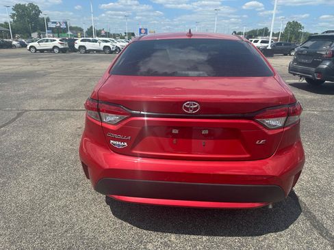 Used 2021 Toyota Corolla LE FWD image 4