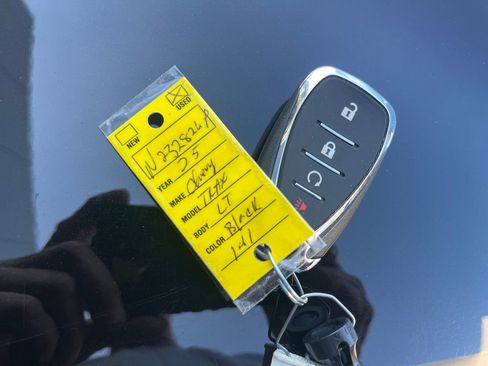 Used 2025 Chevrolet Trax LT w/ LT Convenience Package image 26