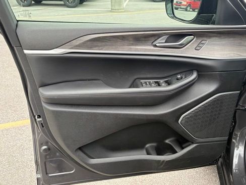 New 2026 Jeep Grand Cherokee L Limited AWD/4WD image 11