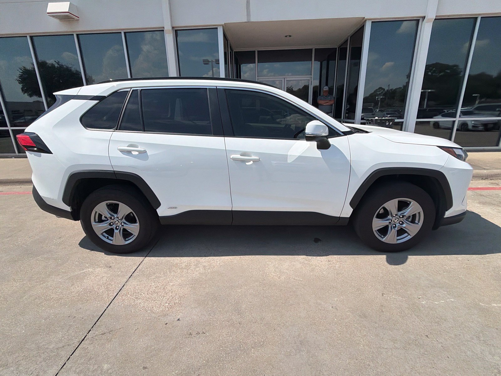 Used 2024 Toyota RAV4 XLE w/ Convenience Package AWD/4WD image 4