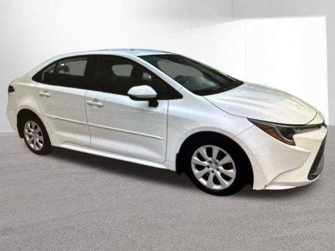 Used 2024 Toyota Corolla LE FWD image 2