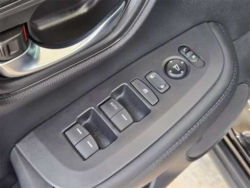 Used 2025 Honda HR-V LX image 12