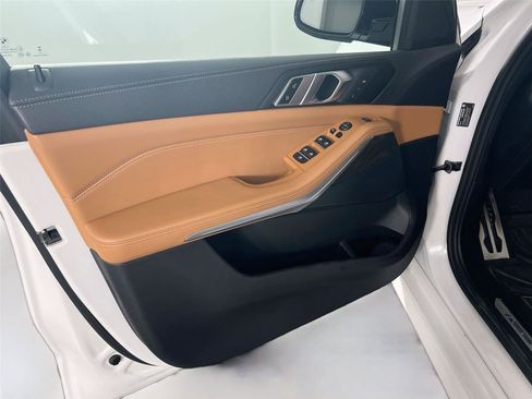 Used 2023 BMW X5 xDrive40i w/ M Sport Package AWD/4WD image 18