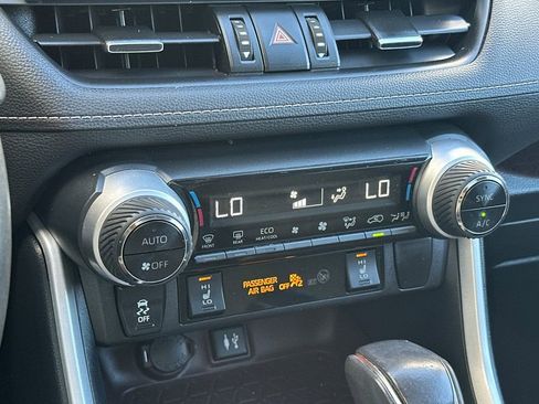 Used 2019 Toyota RAV4 Limited AWD/4WD image 22
