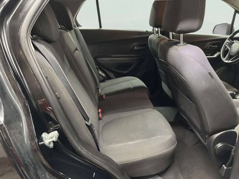 Used 2018 Chevrolet Trax LS FWD image 18