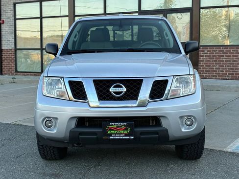 Used 2016 Nissan Frontier SV w/ SV Value Truck Package AWD/4WD image 2