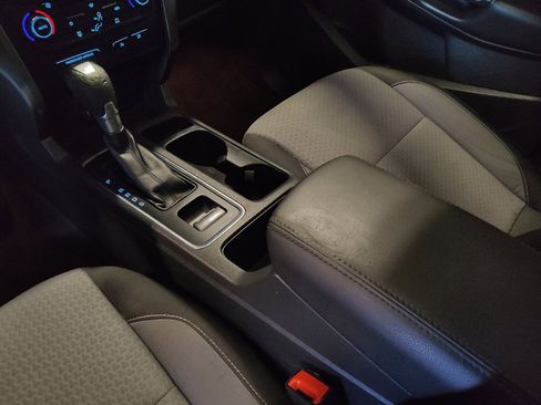 Used 2017 Ford Escape SE image 25