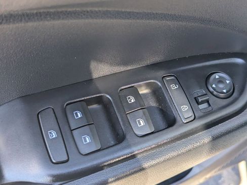 Used 2025 Hyundai Venue SEL image 22