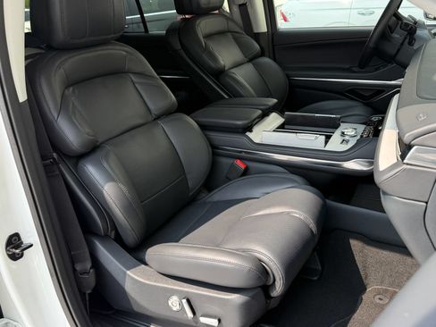 New 2027 Lincoln Navigator L Premier AWD/4WD image 11