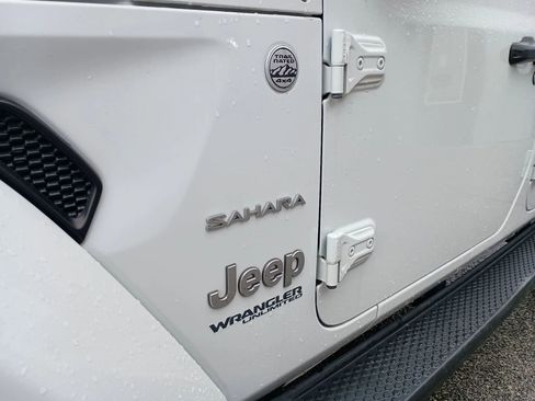 Used 2020 Jeep Wrangler Unlimited Sahara AWD/4WD image 5