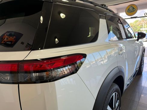 Used 2025 Nissan Pathfinder Platinum image 48