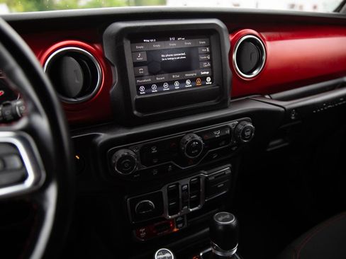 Used 2021 Jeep Wrangler Unlimited Rubicon AWD/4WD image 15