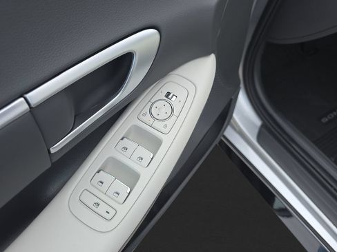 Certified 2025 Hyundai Sonata SEL FWD image 17