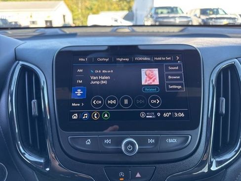 Used 2022 Chevrolet Equinox RS w/ Infotainment Package AWD/4WD image 11