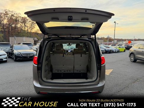 Used 2018 Chrysler Pacifica Touring-L w/ Premium Audio Group image 18