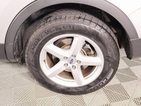 Used 2018 Ford Explorer XLT image 18